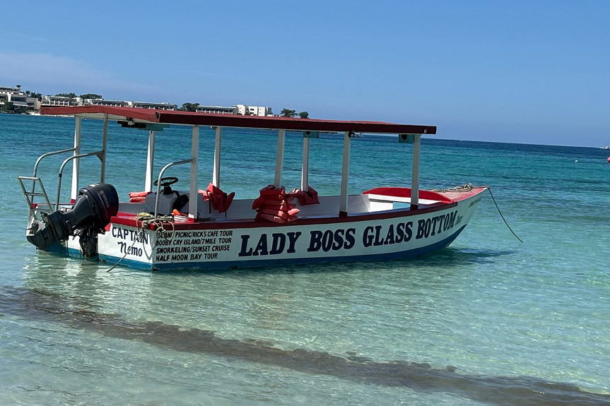 Glass-Bottom Boat Tour thumbnail 2