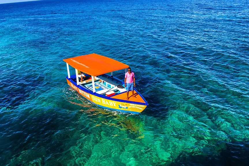 Glass-Bottom Boat Tour thumbnail 3