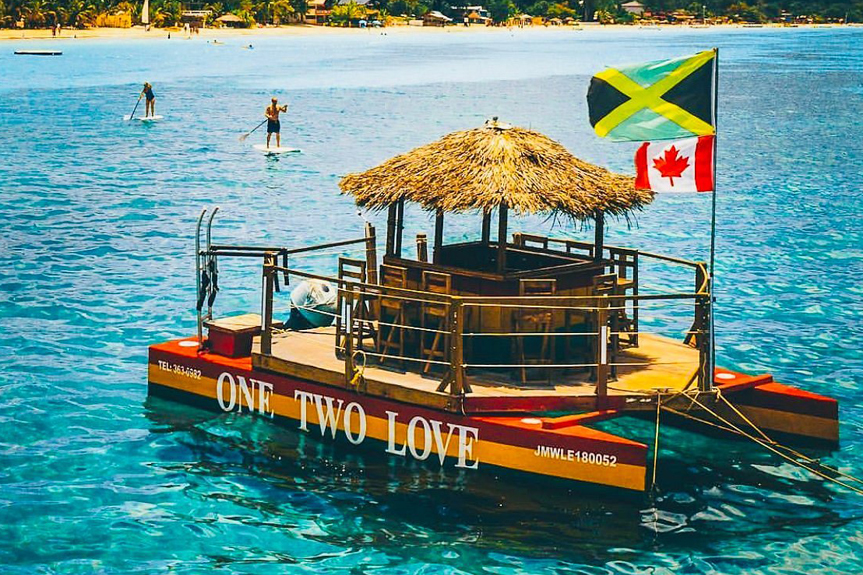 Tiki Pon Da Sea Floating Bar thumbnail 2