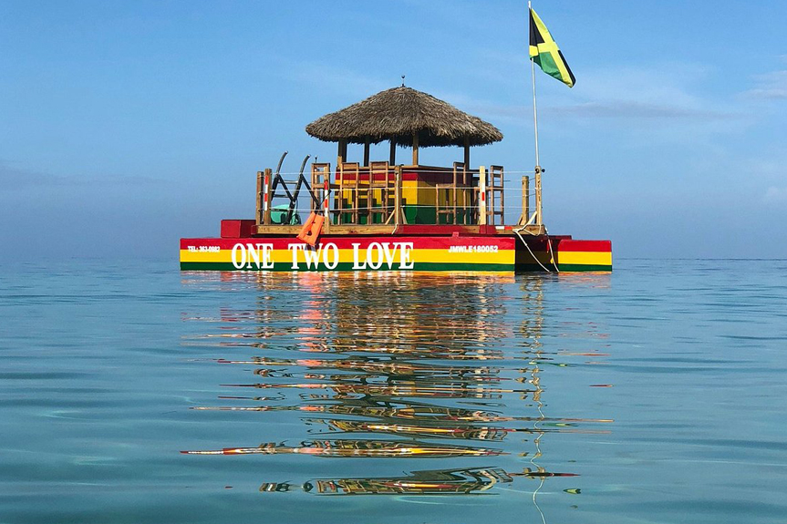 Tiki Pon Da Sea Floating Bar thumbnail 3